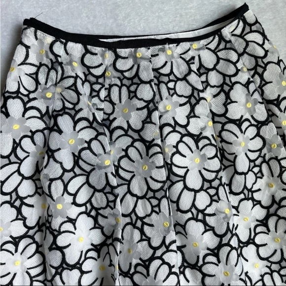 Talbots Skirt Sz 4P Petite Daisy Embellished Pleated Flared Lined 3D Floral EUC - Picture 10 of 14